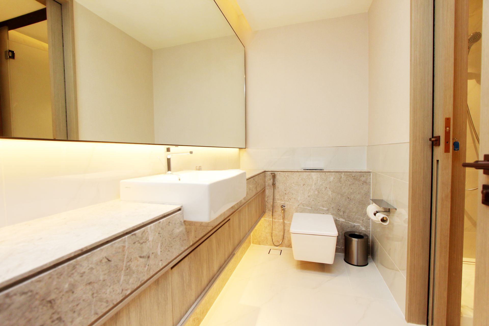 Huge Layout | Downtown View | Luxurious Living