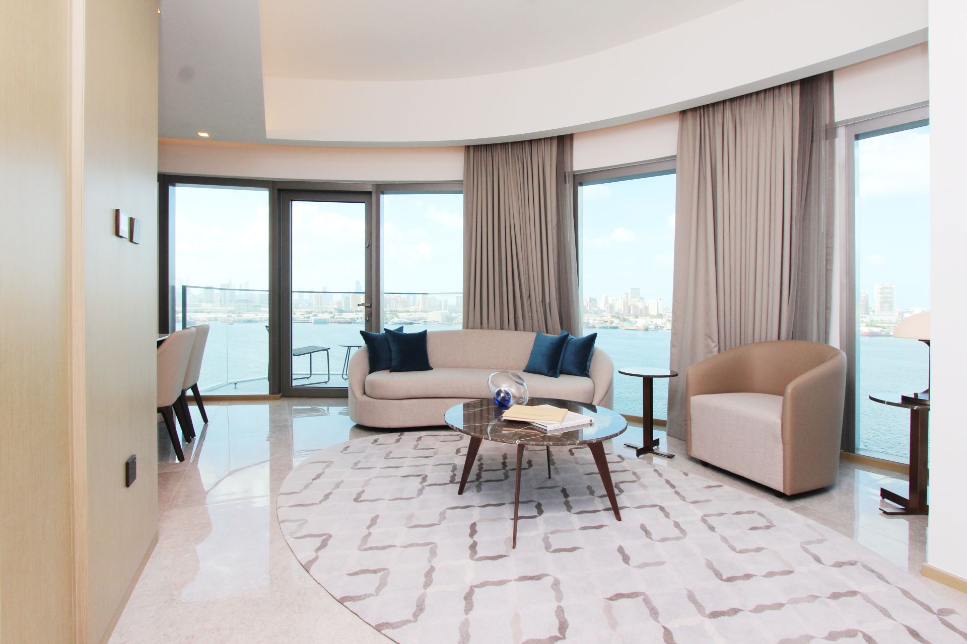 Huge Layout | Downtown View | Luxurious Living