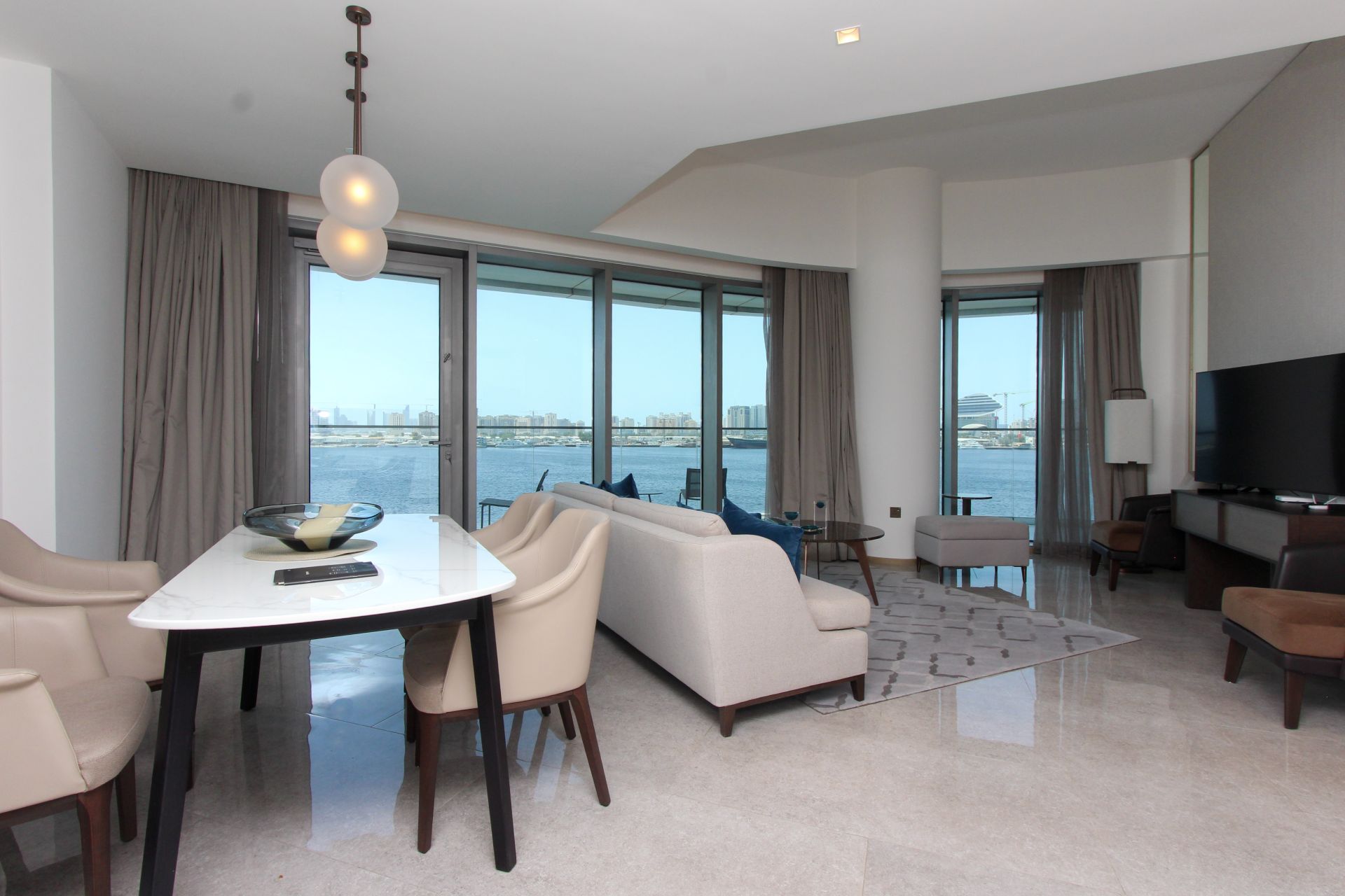 Huge Layout | Downtown View | Luxurious Living