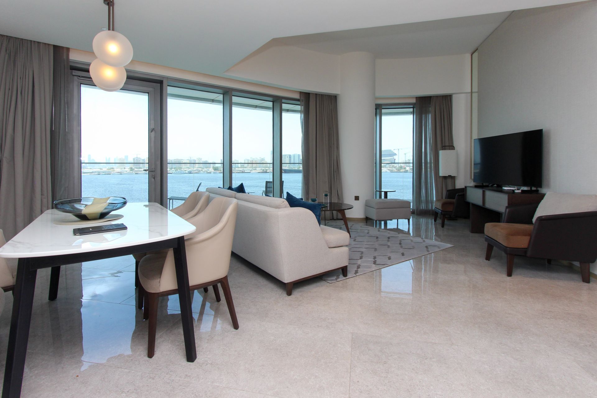 Huge Layout | Downtown View | Luxurious Living