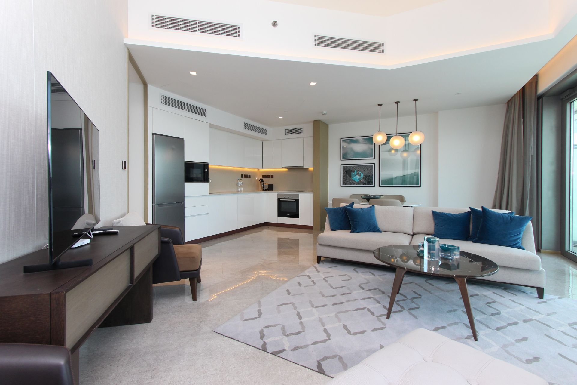 Huge Layout | Downtown View | Luxurious Living