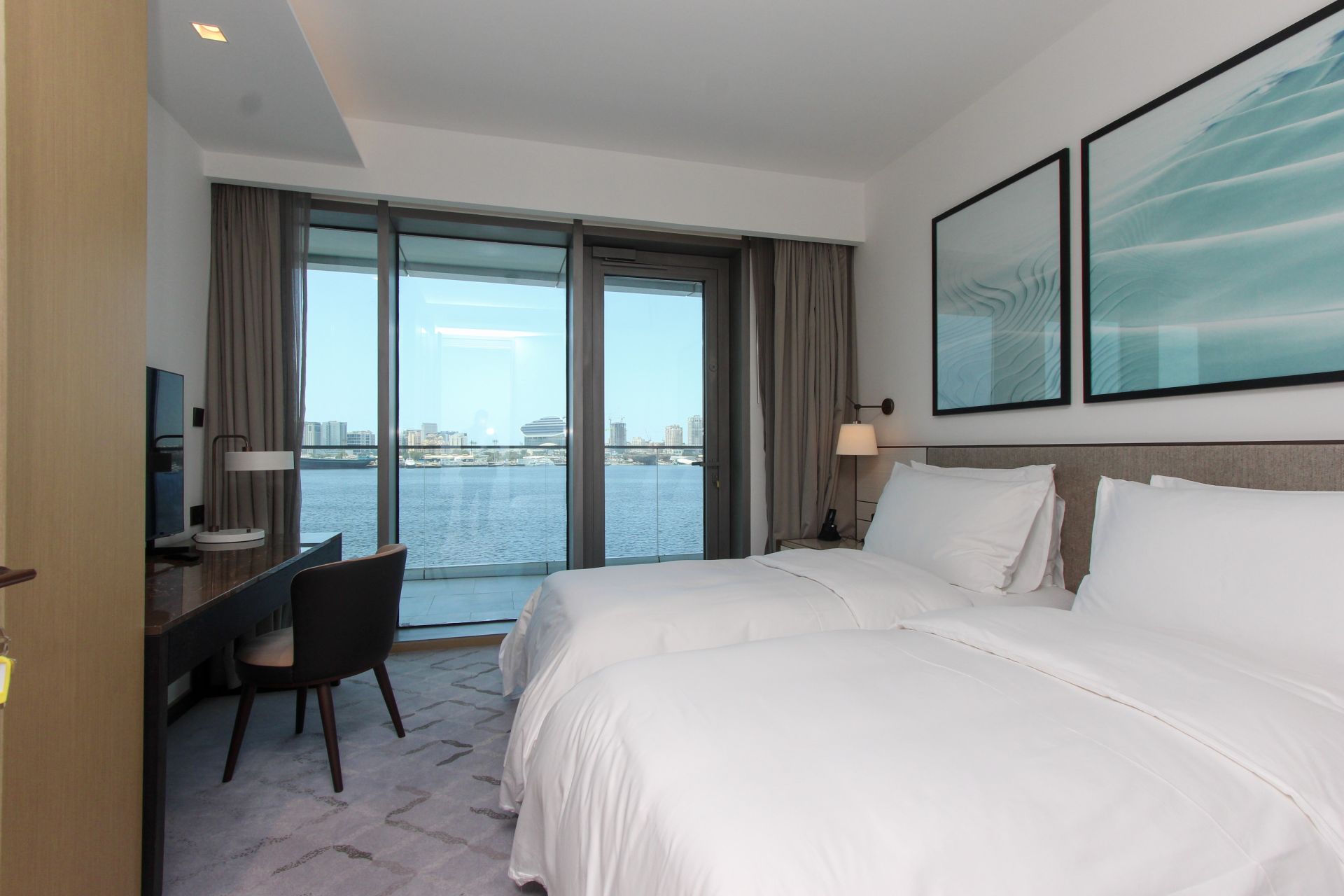 Huge Layout | Downtown View | Luxurious Living
