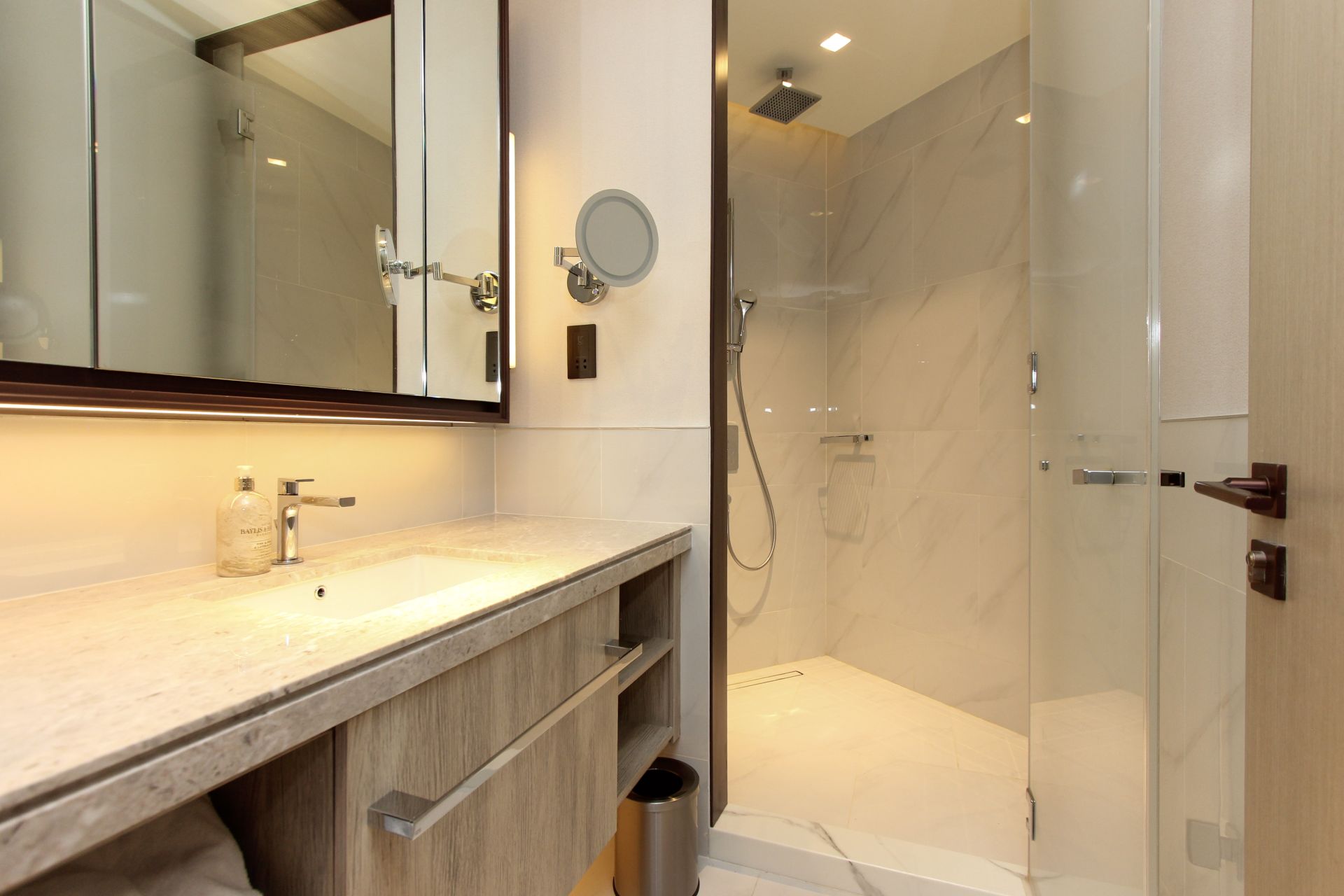 Huge Layout | Downtown View | Luxurious Living