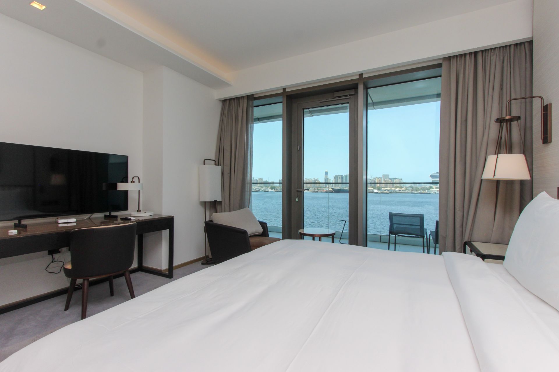 Huge Layout | Downtown View | Luxurious Living