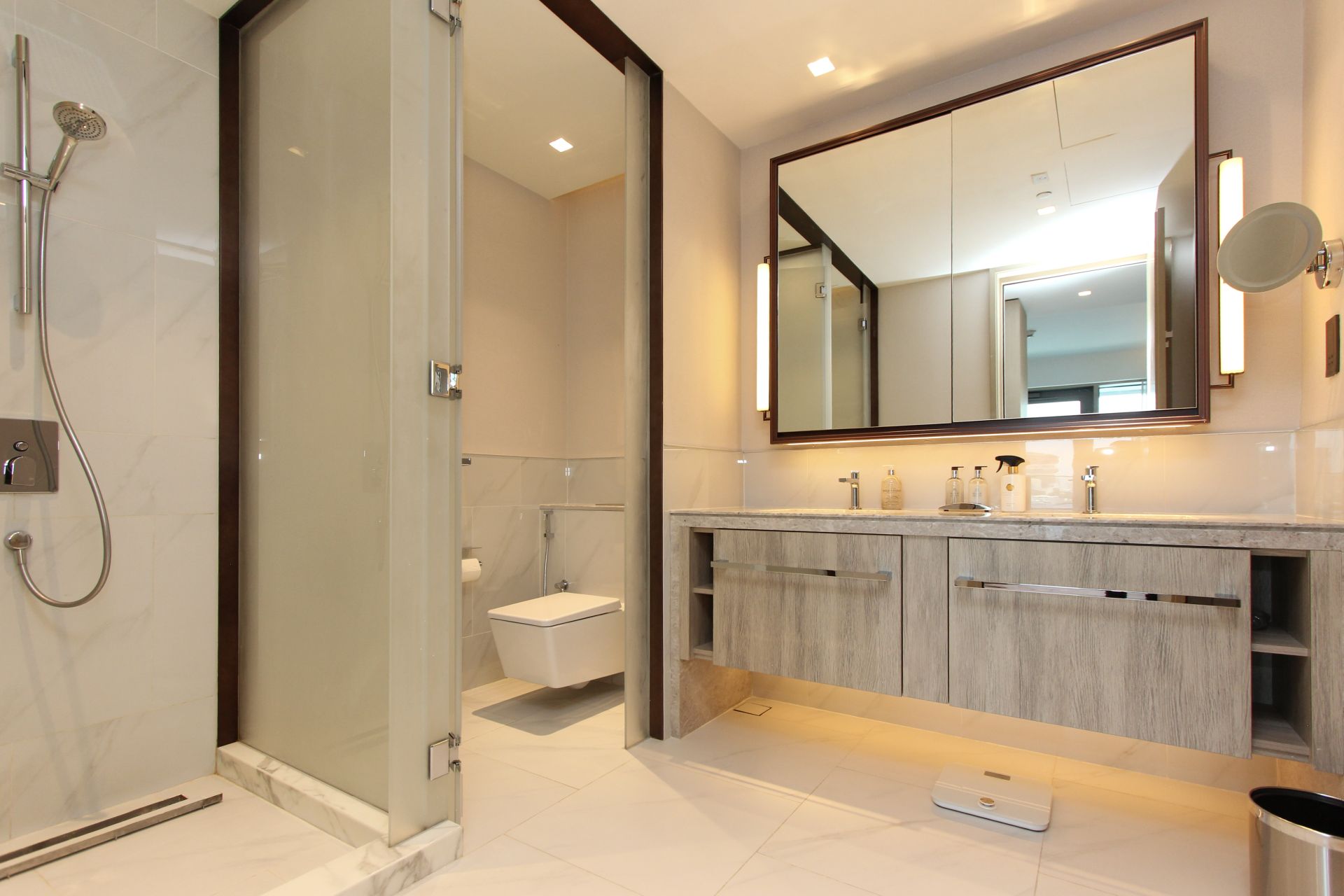 Huge Layout | Downtown View | Luxurious Living