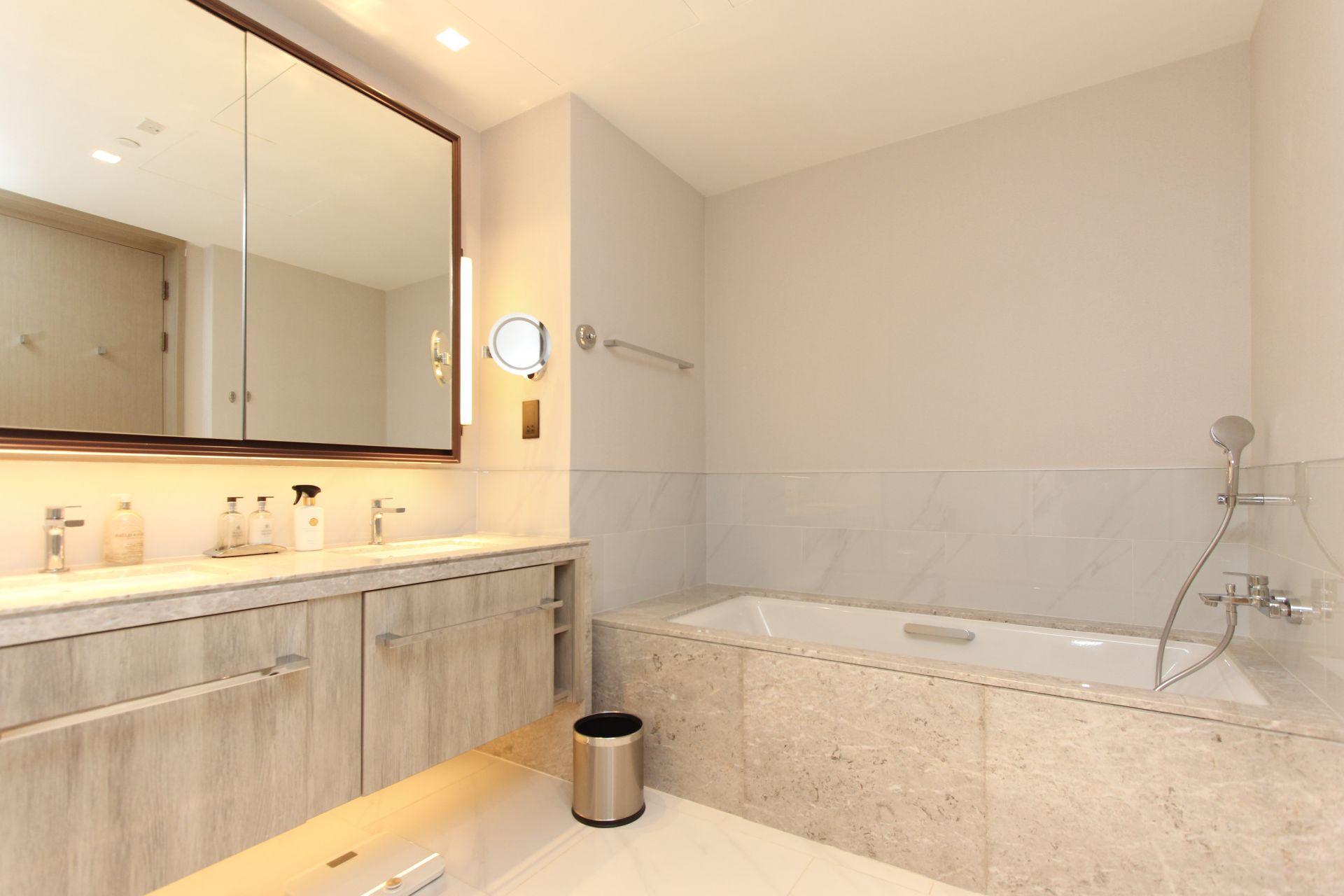 Huge Layout | Downtown View | Luxurious Living