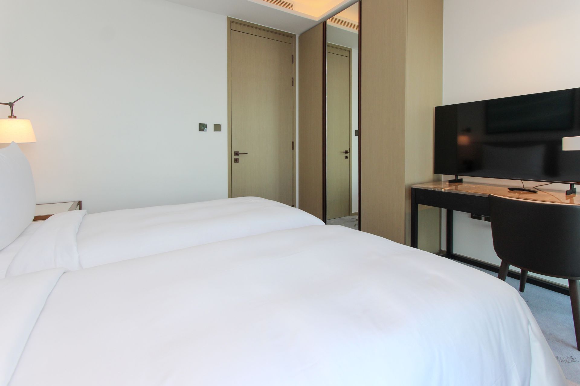 Water View | Luxury Apartment | Vacant Now