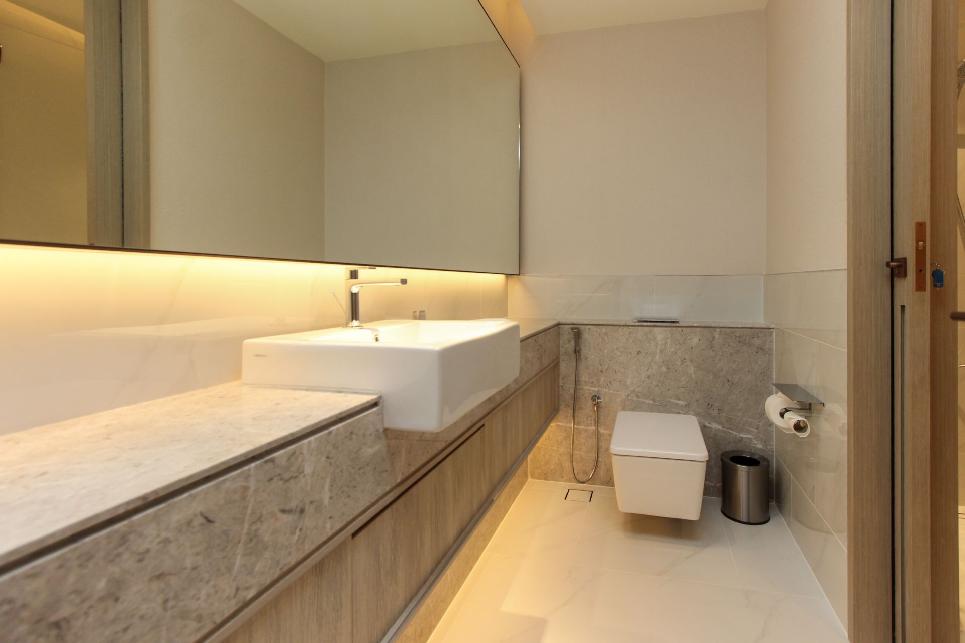 Water View | Luxury Apartment | Vacant Now