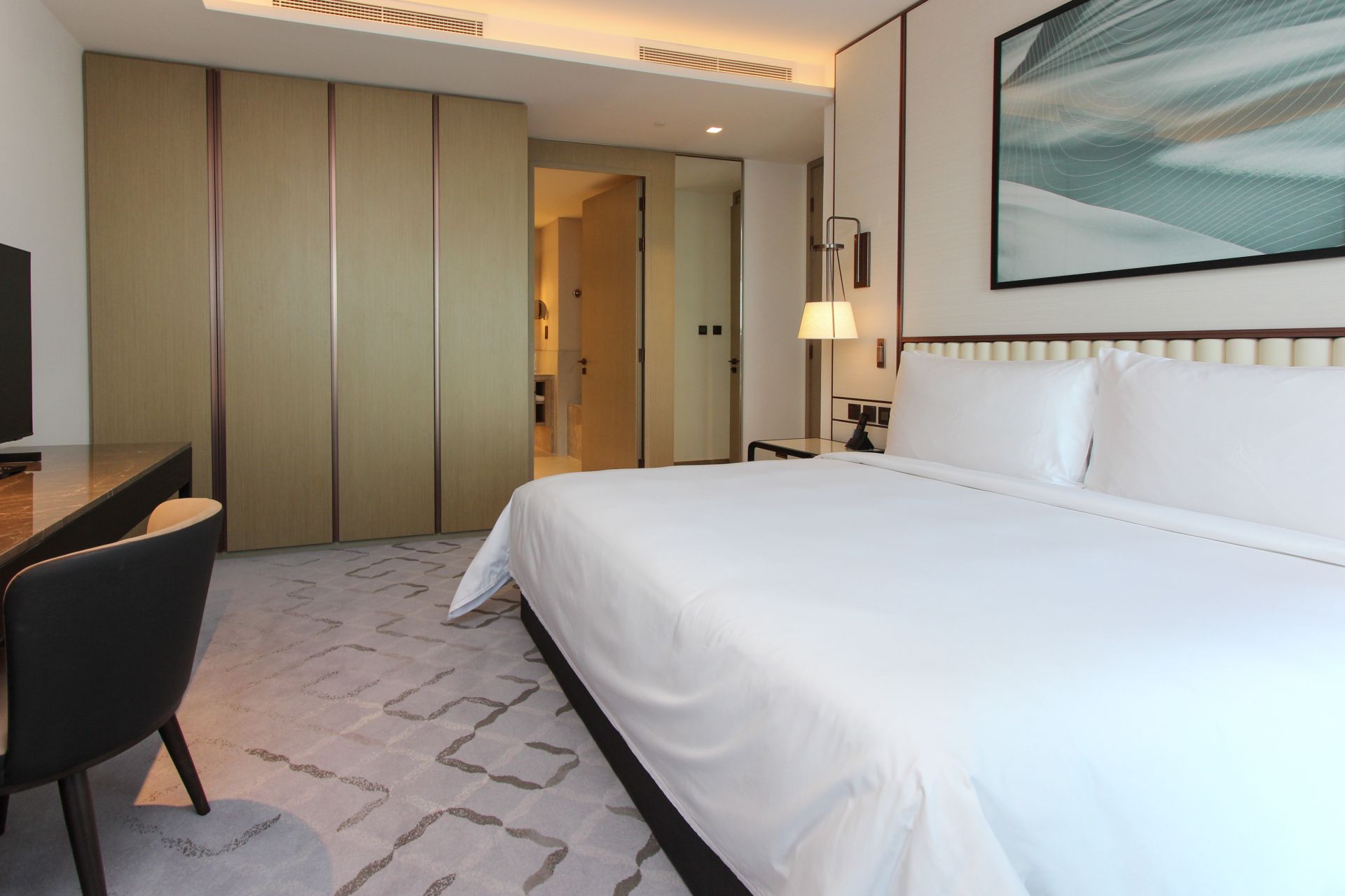 Water View | Luxury Apartment | Vacant Now