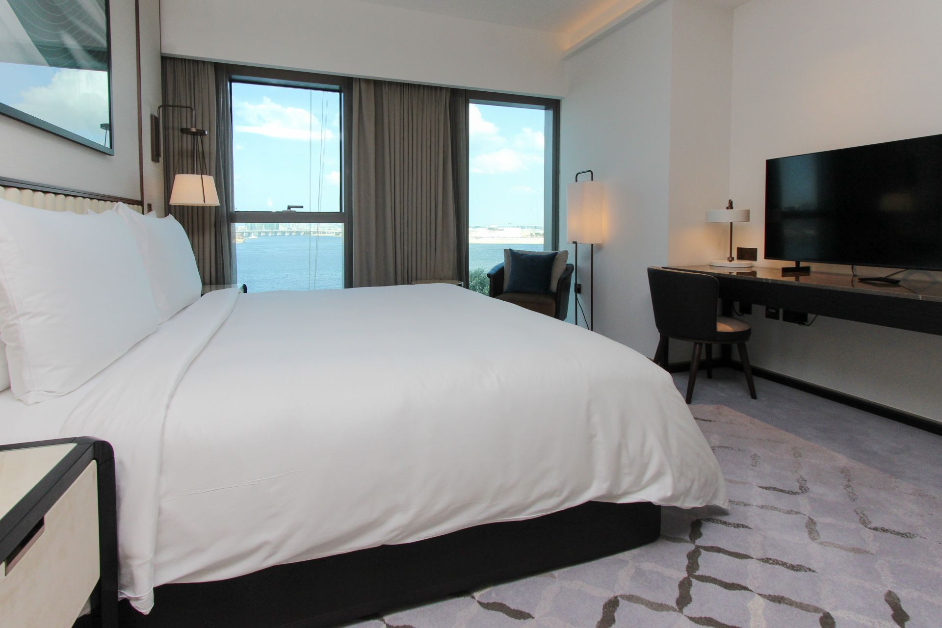 Water View | Luxury Apartment | Vacant Now