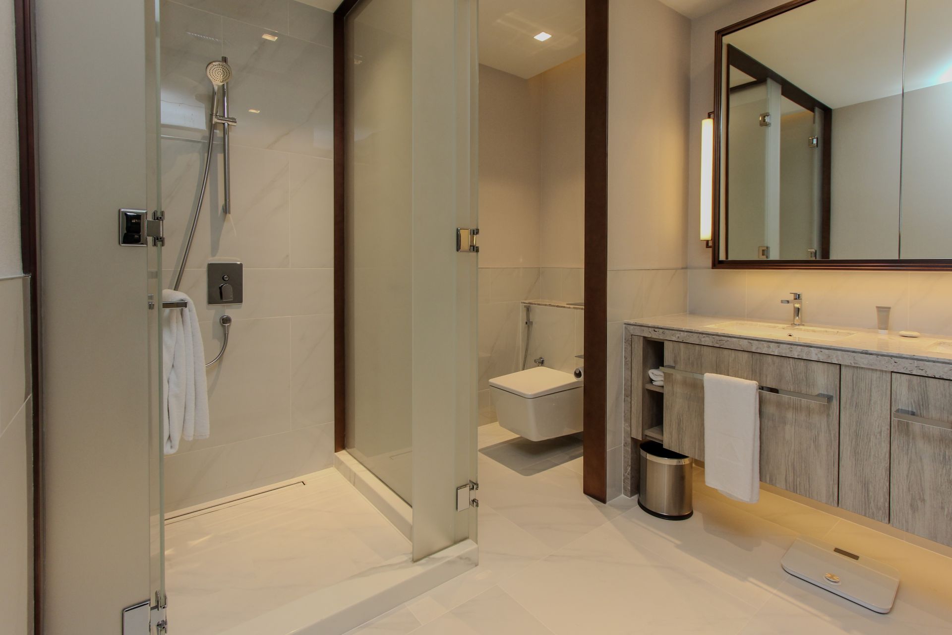 Water View | Luxury Apartment | Vacant Now