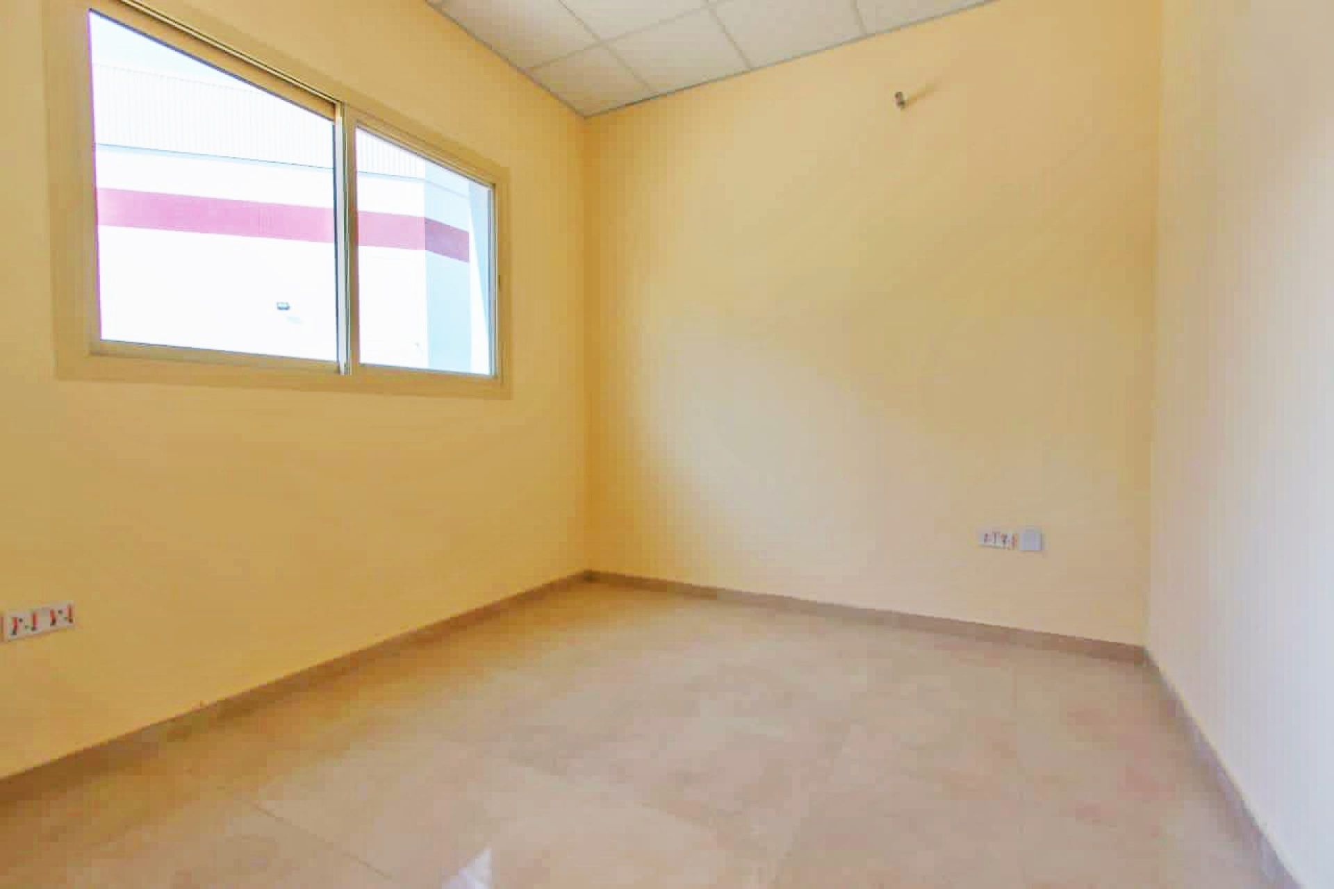 HIGH-CEILING WAREHOUSE | IDEAL FOR STORAGE