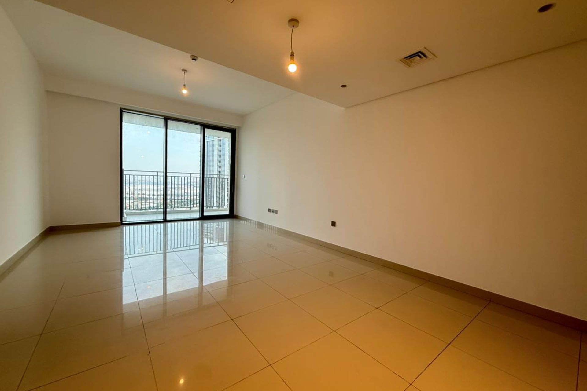Vacant | Canal View | Mid floor