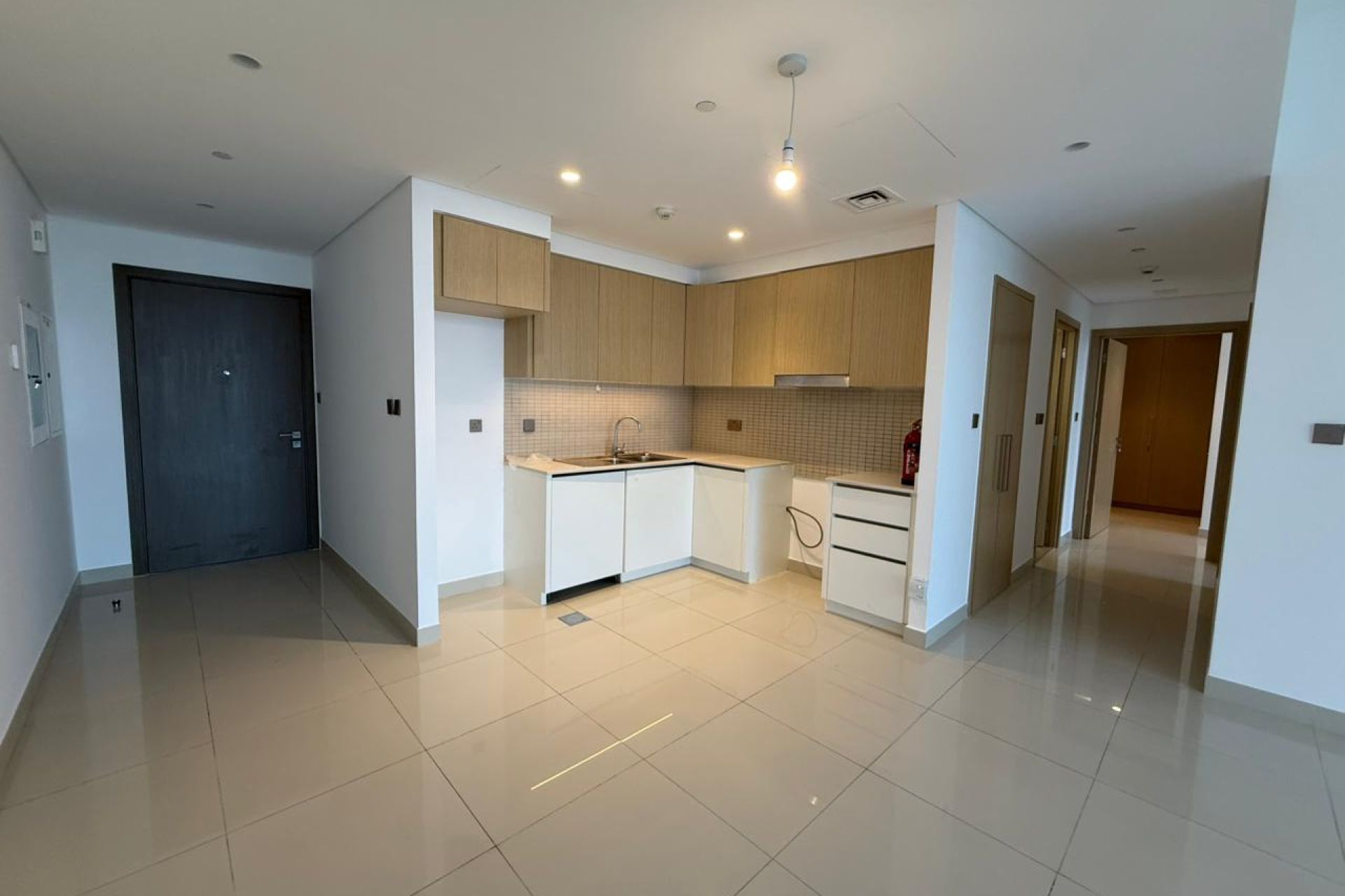 Vacant | Canal View | Mid floor