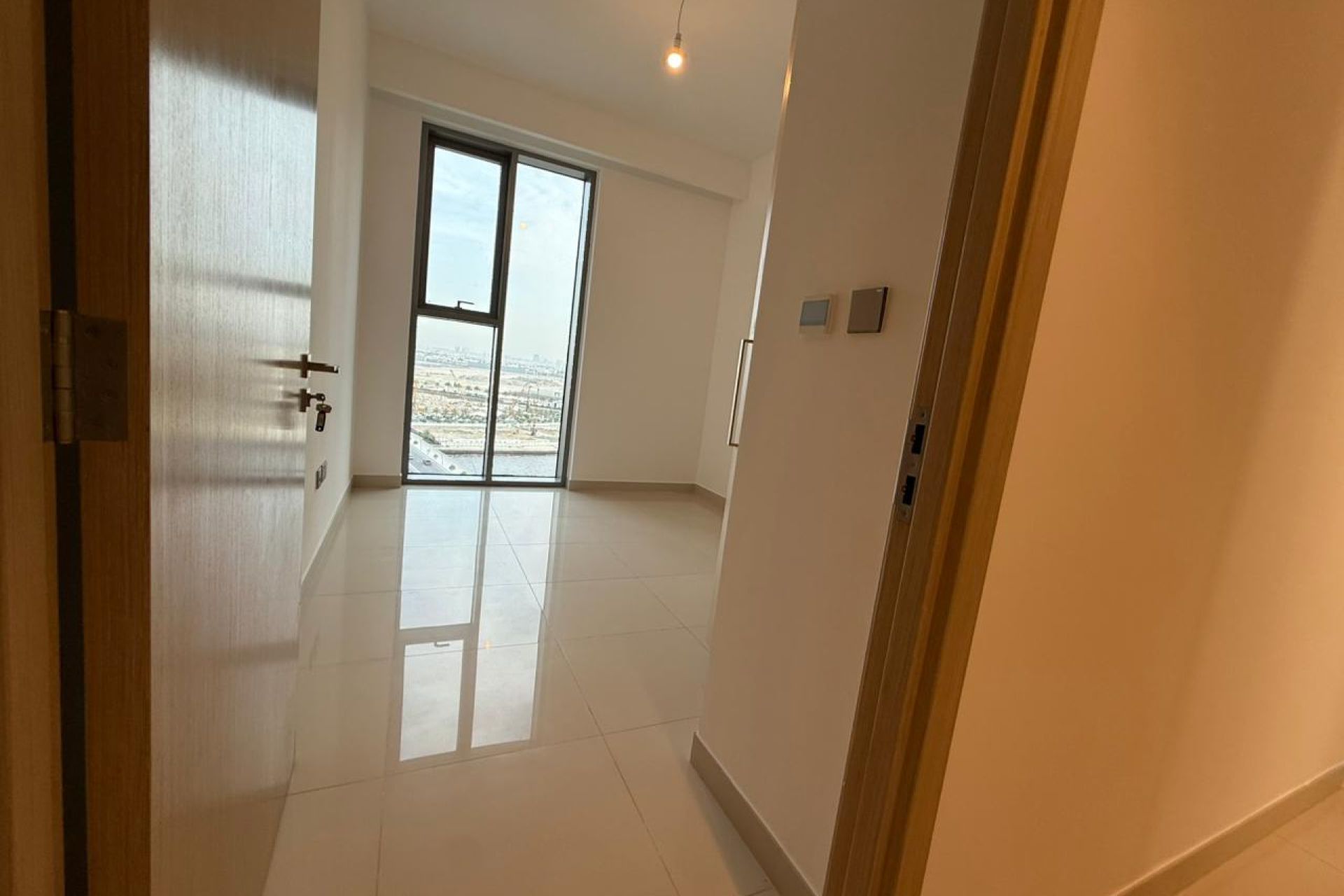 Vacant | Canal View | Mid floor