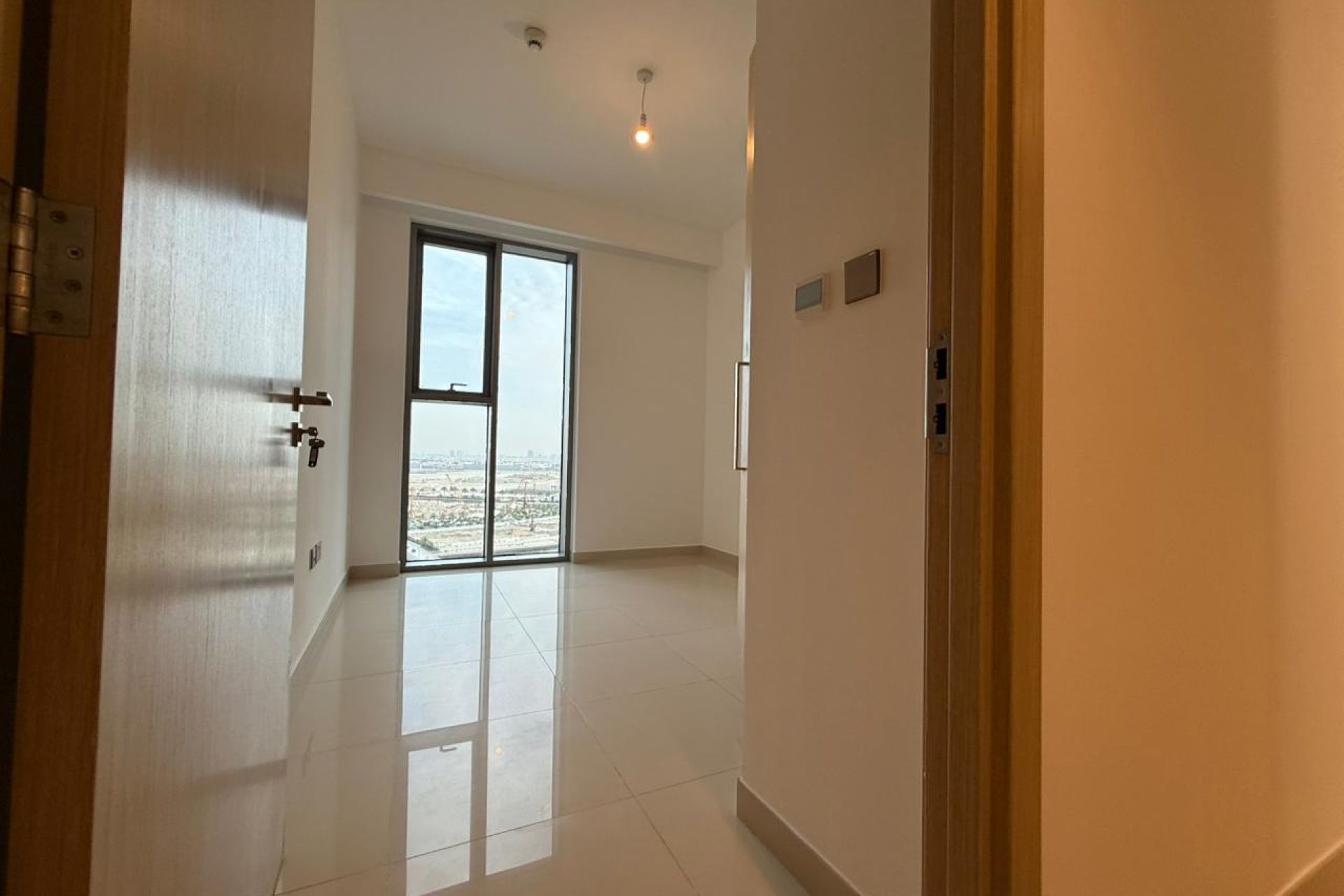 Vacant | Canal View | Mid floor