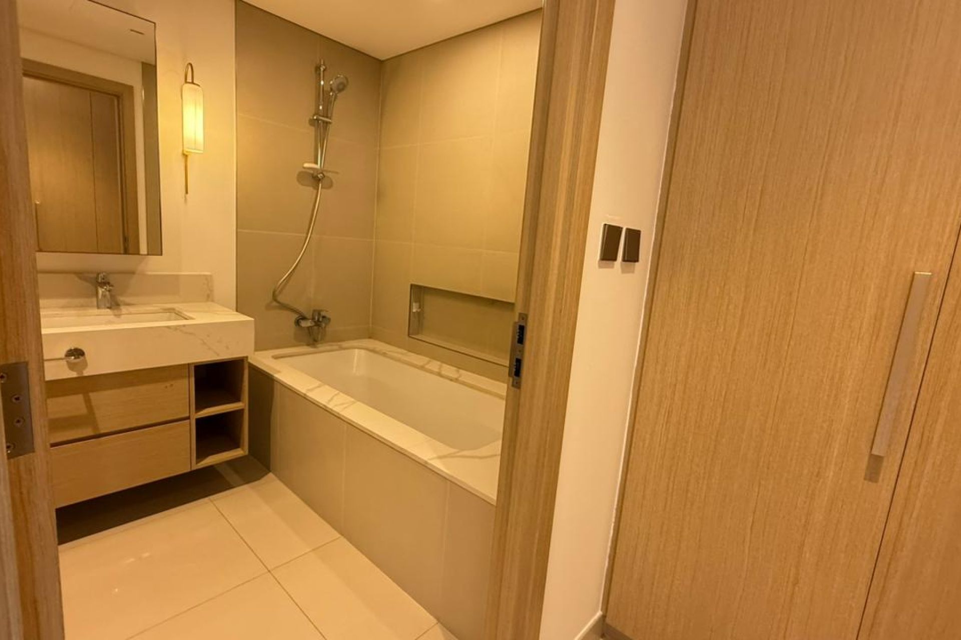 Vacant | Canal View | Mid floor