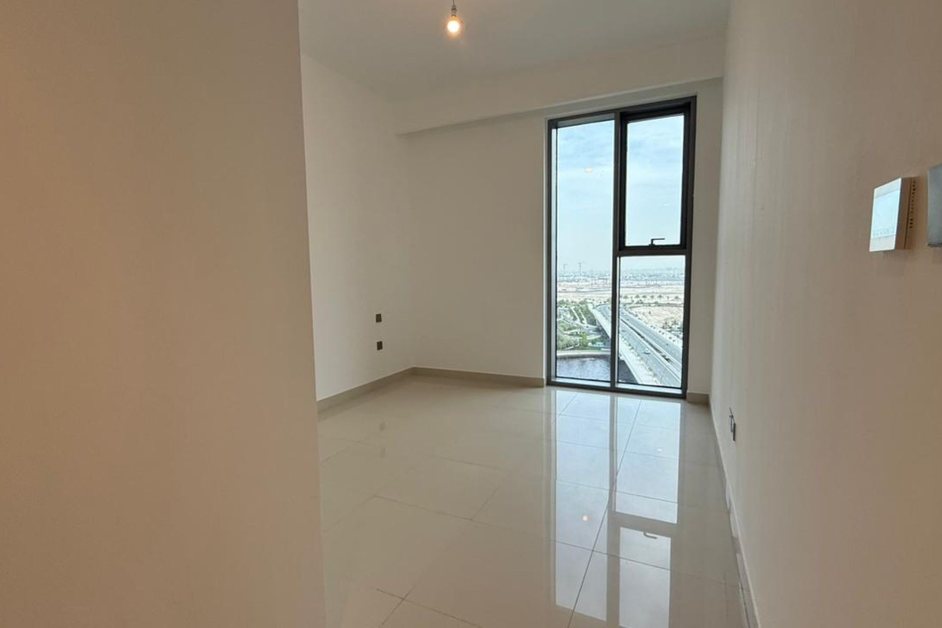 Vacant | Canal View | Mid floor