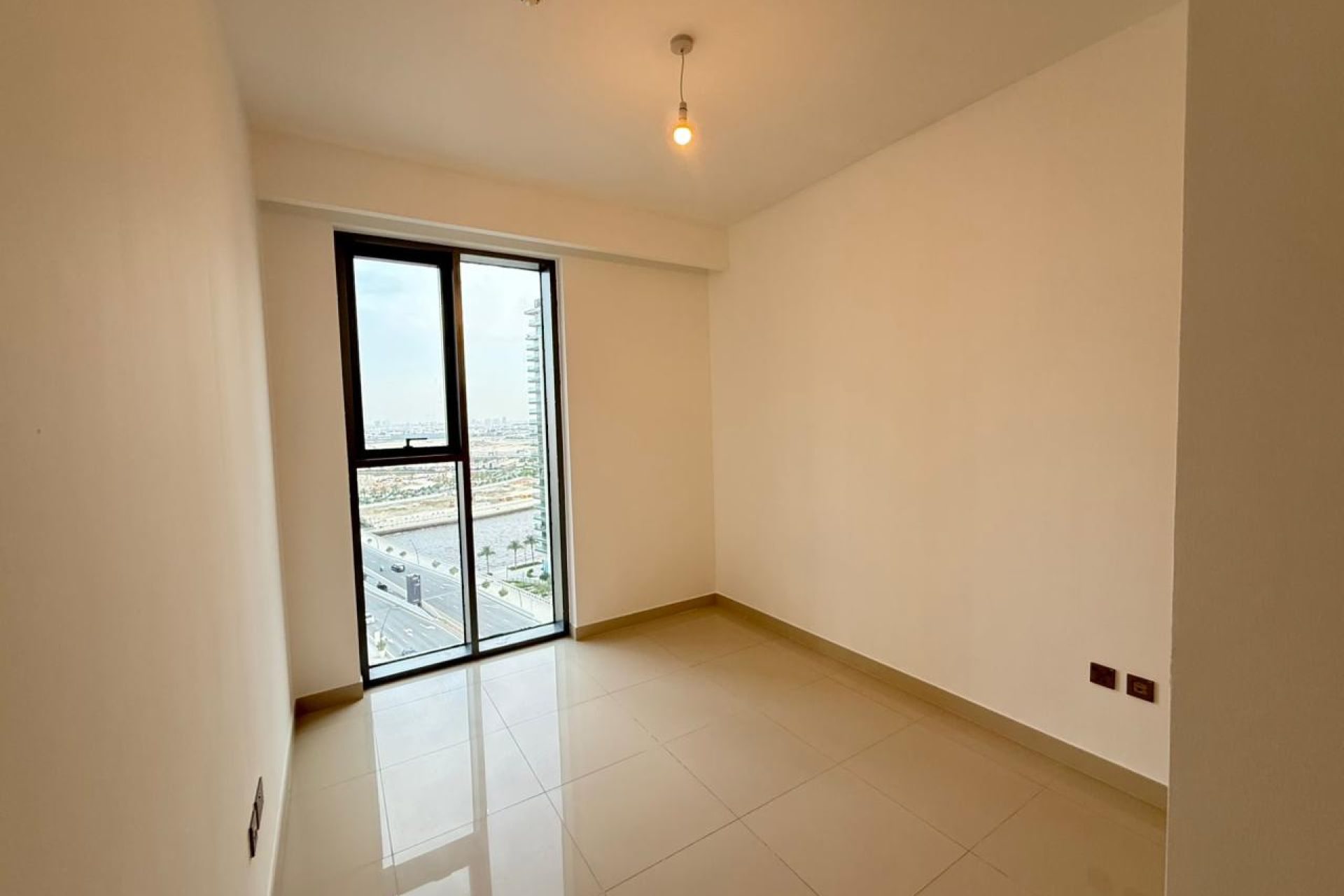 Vacant | Canal View | Mid floor