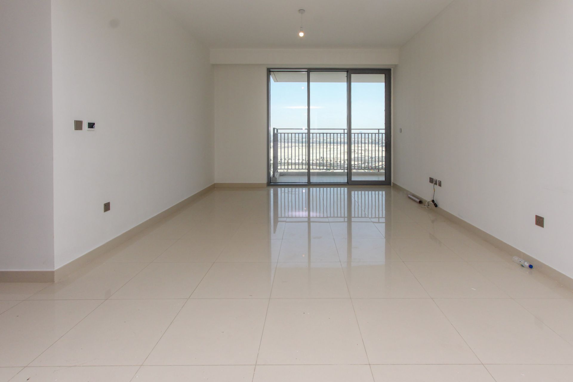 Vacant | Unfurnished | Mid Floor