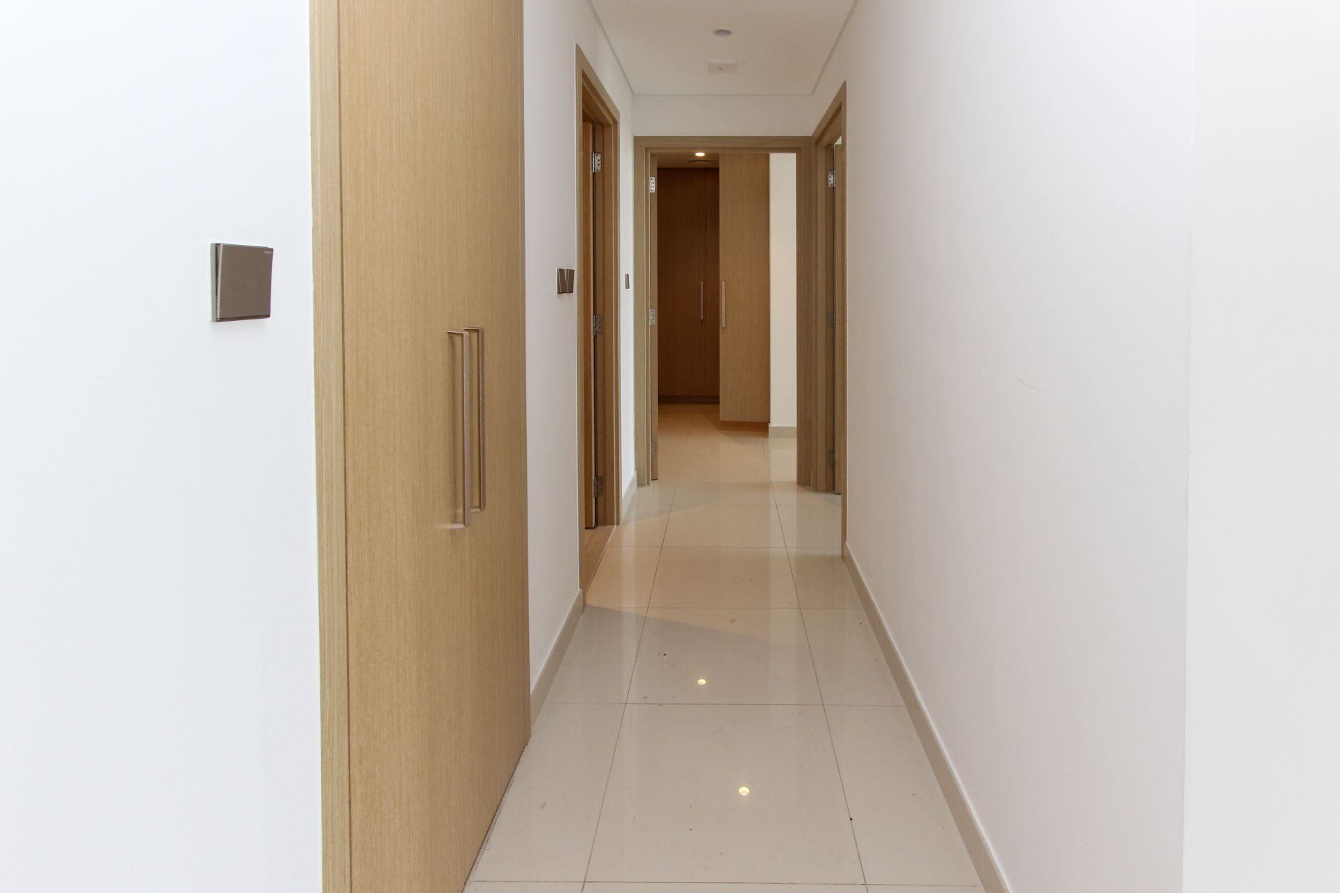 Vacant | Unfurnished | Mid Floor