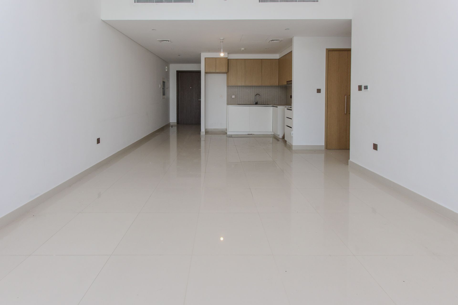 Vacant | Unfurnished | Mid Floor