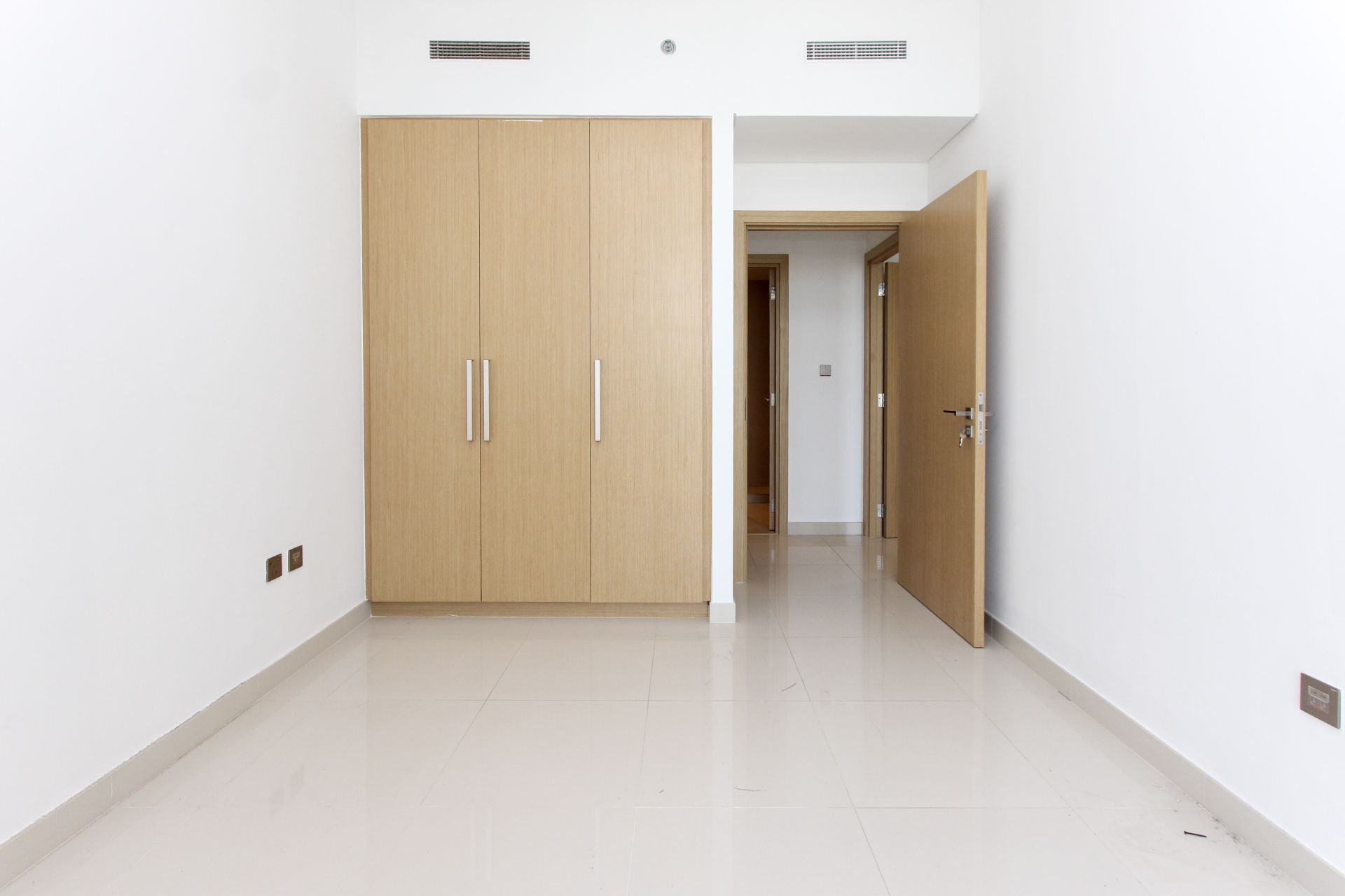 Vacant | Unfurnished | Mid Floor