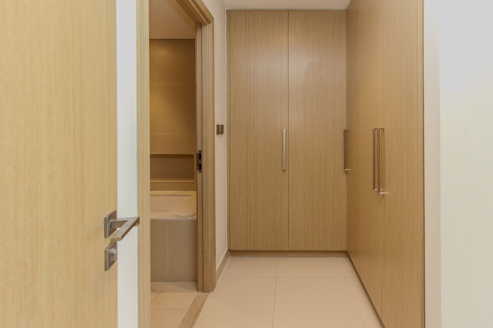 Vacant | Unfurnished | Mid Floor