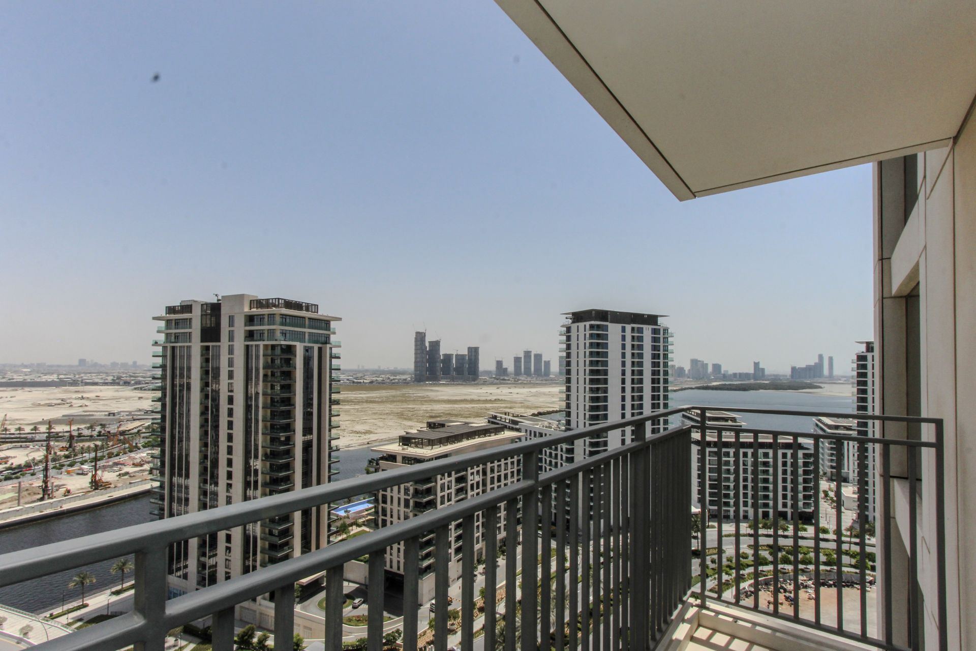 Vacant | Unfurnished | Mid Floor