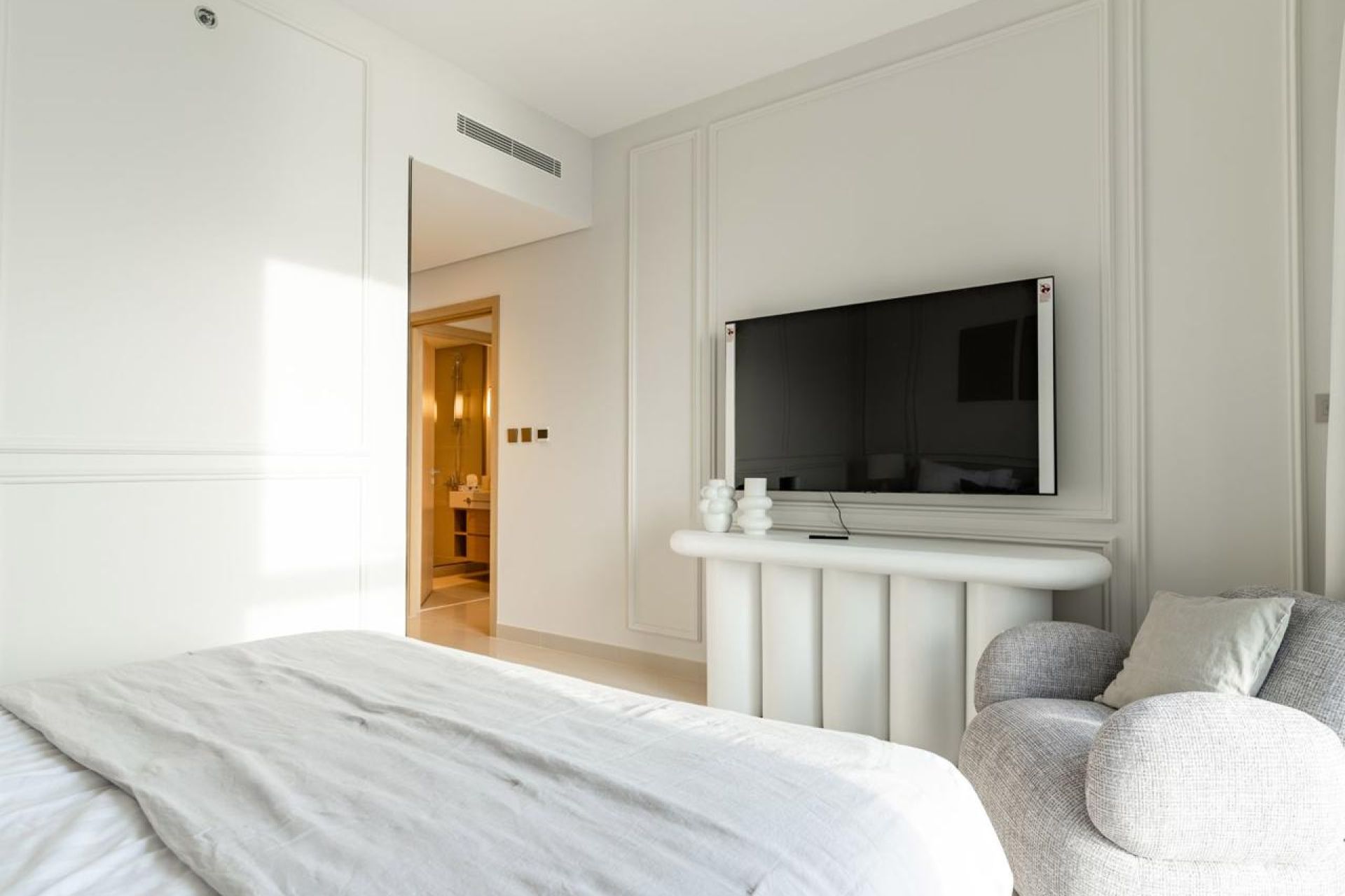 FULLY FURNISHED | BURJ VIEW | VACANT