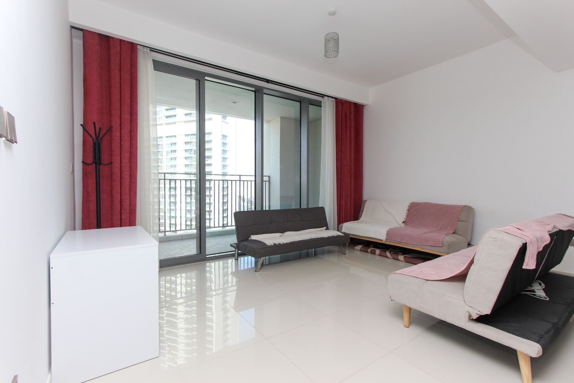 Vacant | Furnished | Mid Floor