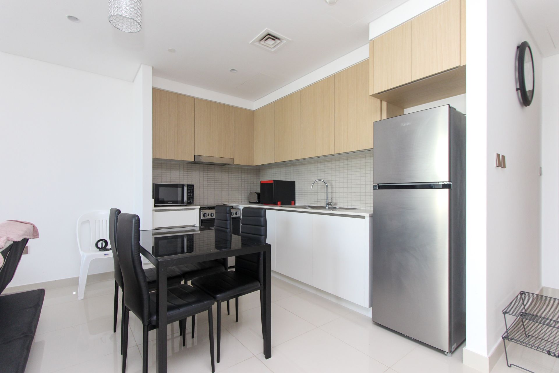 Vacant | Furnished | Mid Floor