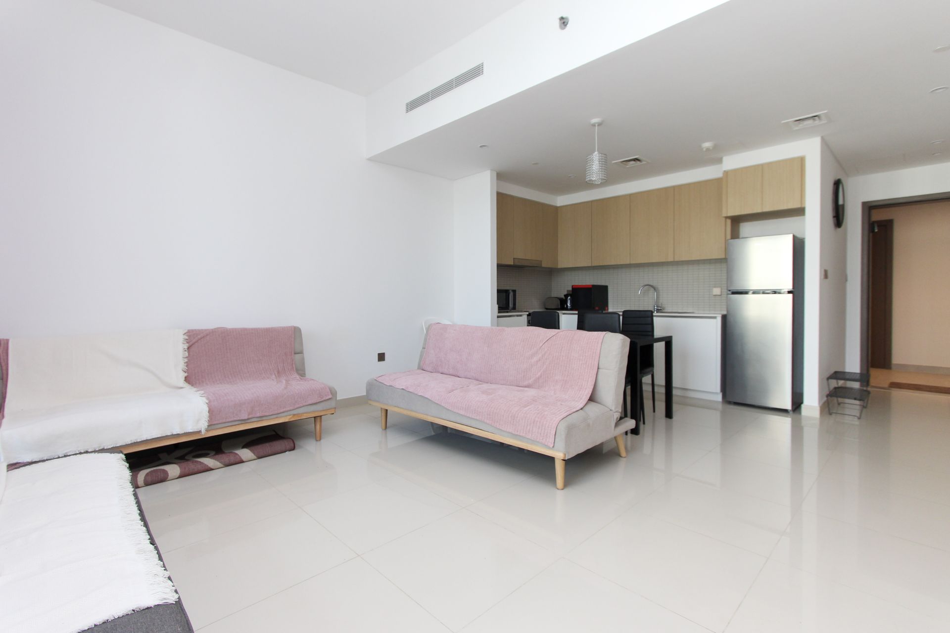 Vacant | Furnished | Mid Floor