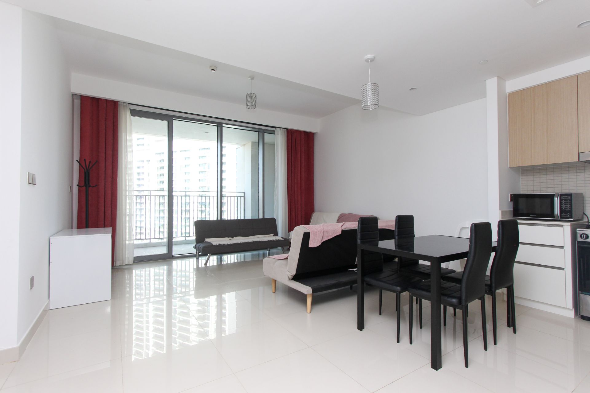 Vacant | Furnished | Mid Floor