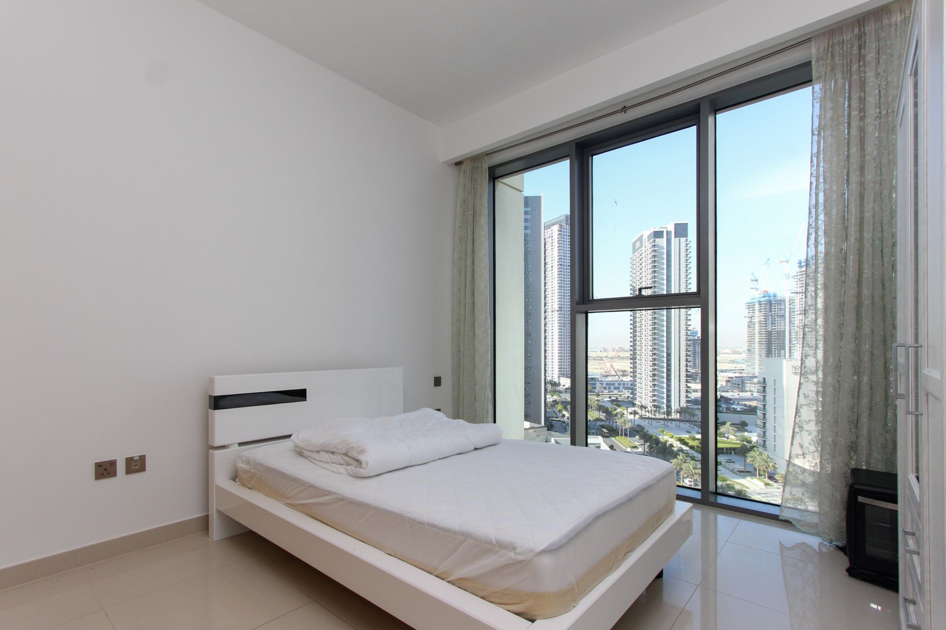 Vacant | Furnished | Mid Floor