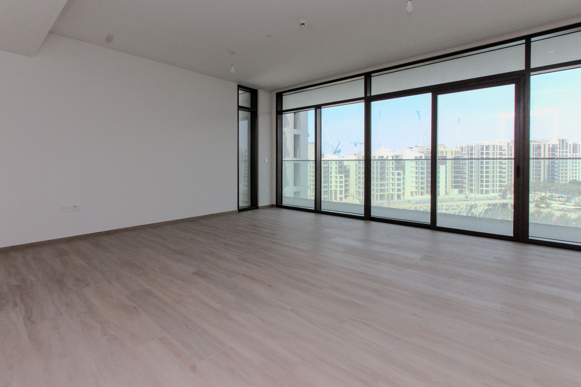 Full Canal View | White Goods | 2 Balconies