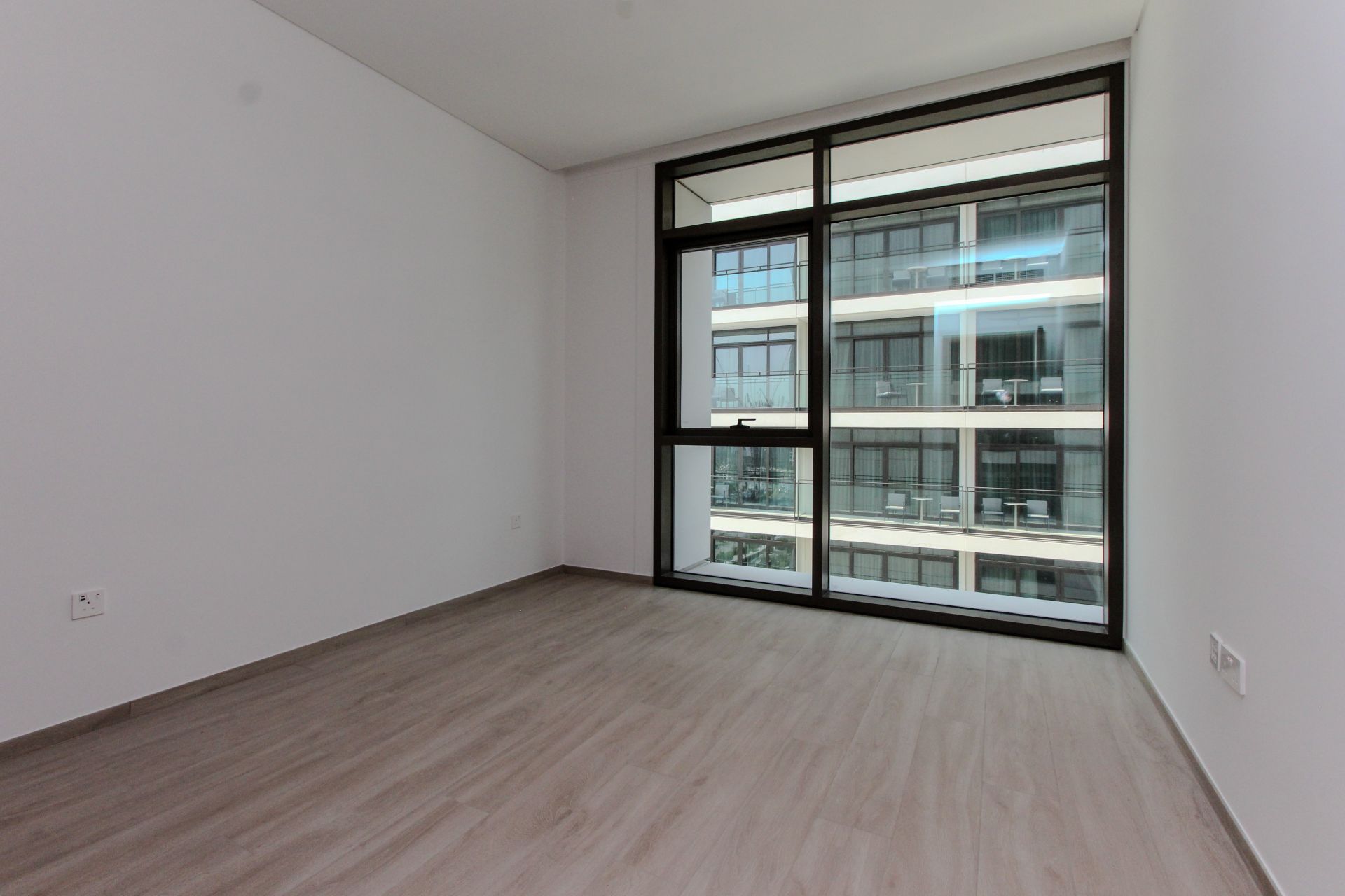 Full Canal View | White Goods | 2 Balconies