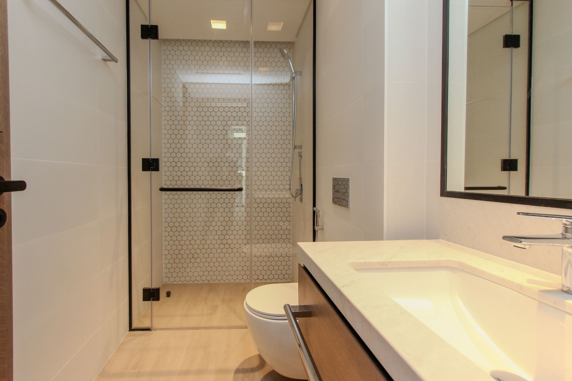 Full Canal View | White Goods | 2 Balconies