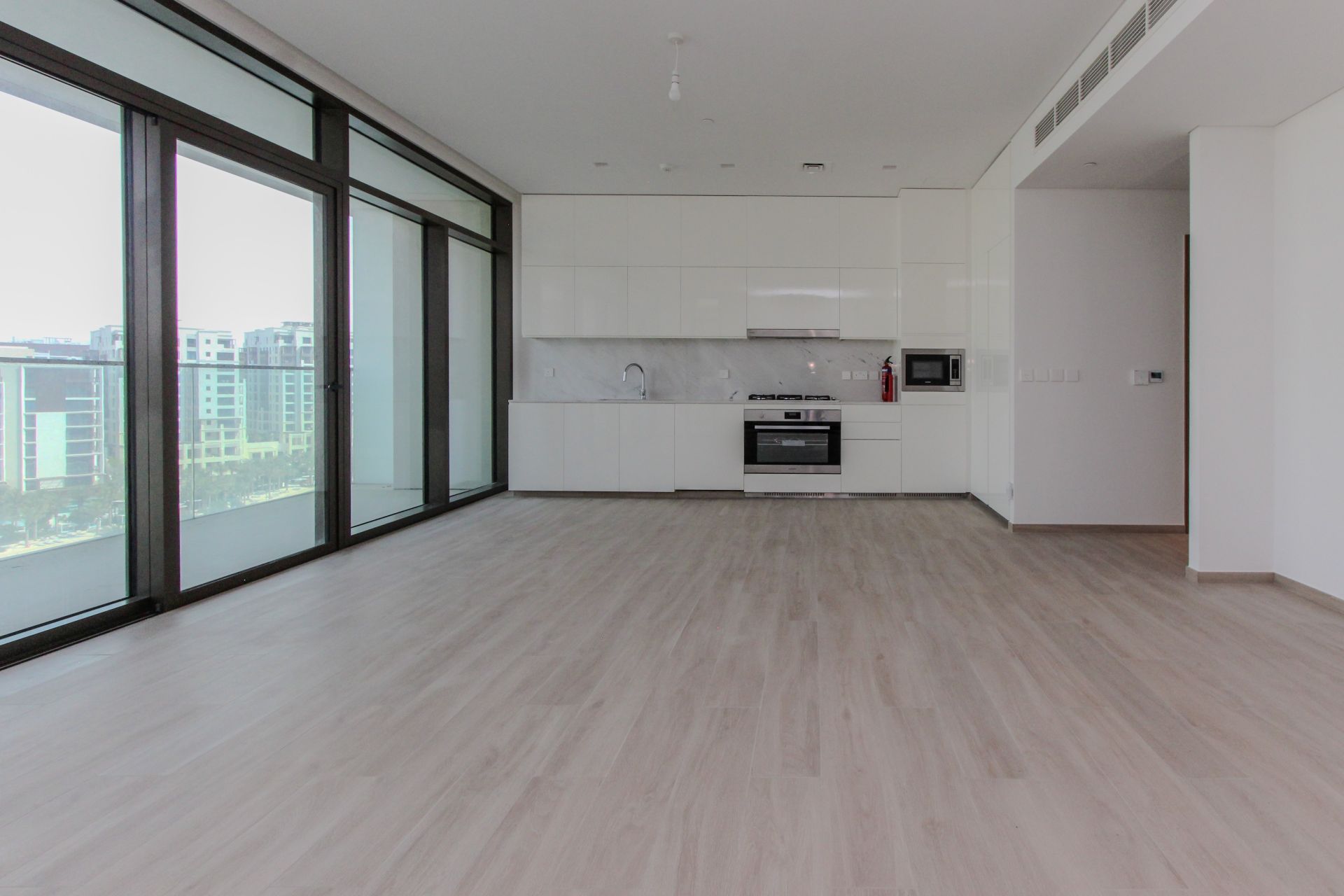 Full Canal View | White Goods | 2 Balconies