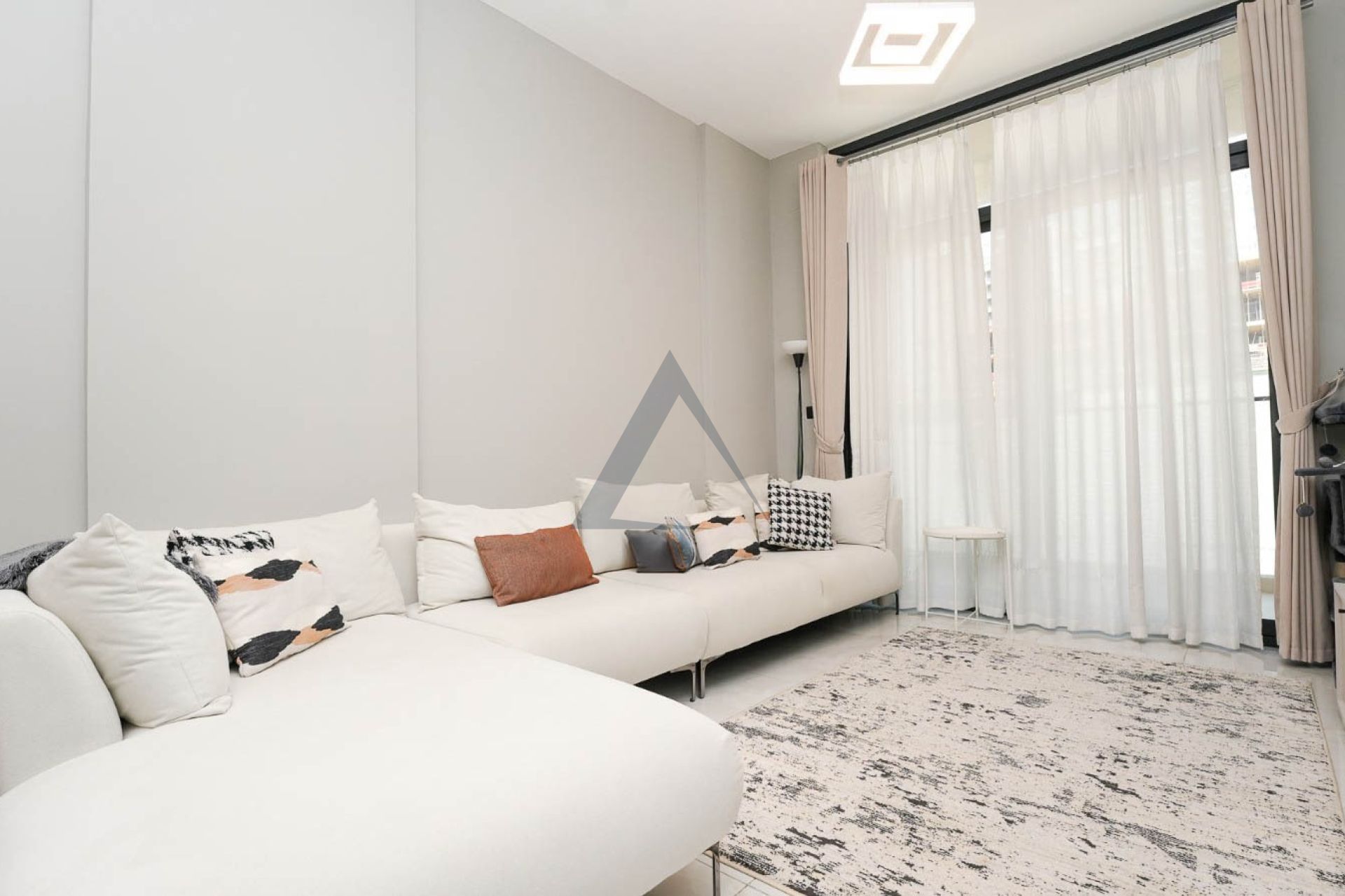 Fully Furnished| Large Layout| Vacant on Transfer