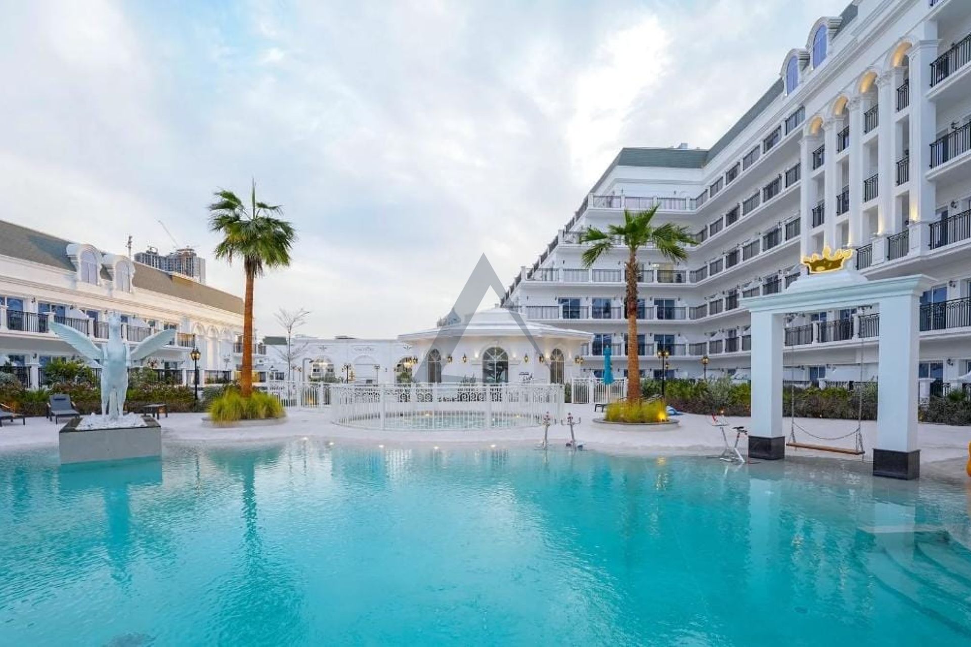 Elegant 3 Beds | Upgraded Unit | Prime Location