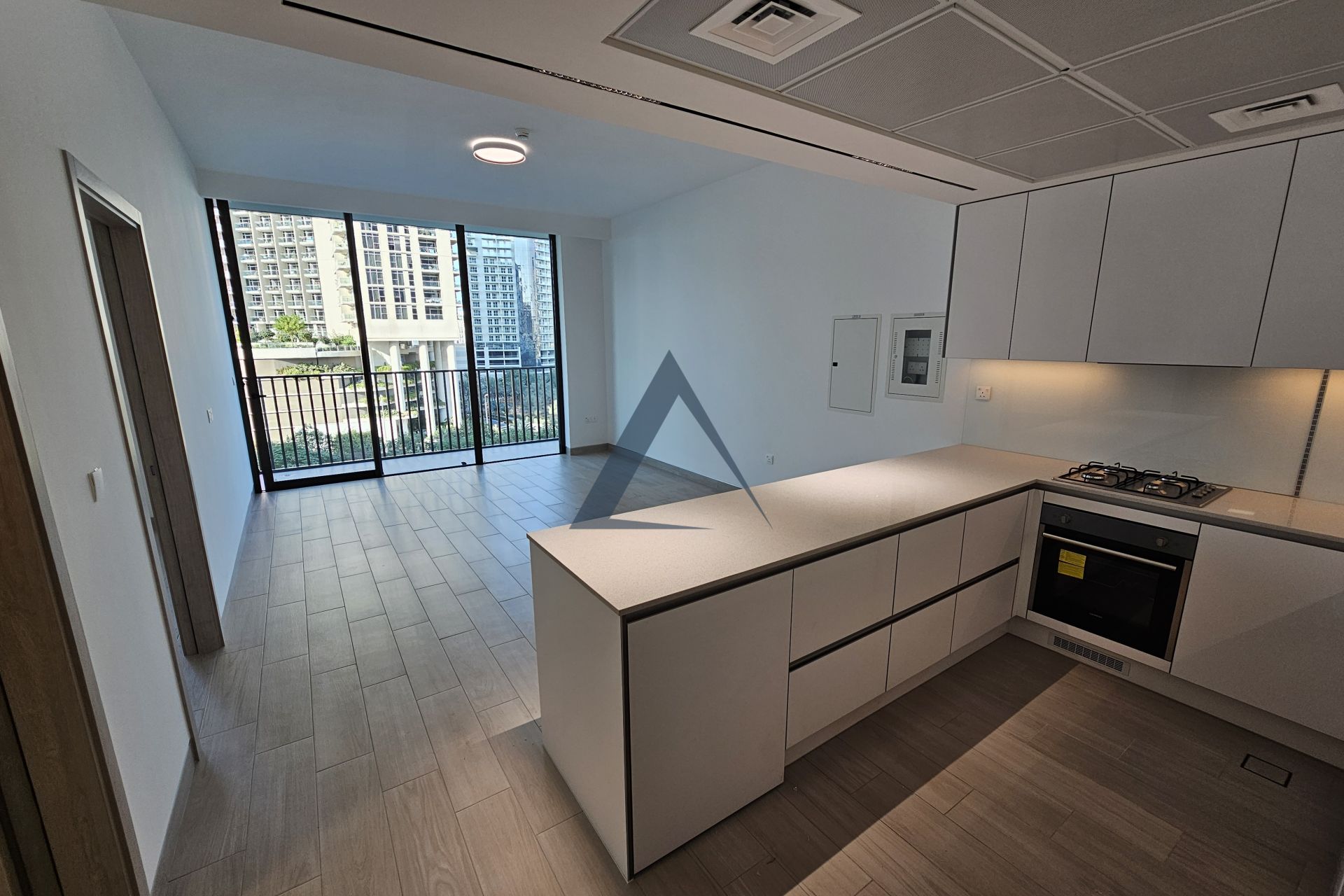 LUXURIOUS FINISH | MODERN LAYOUT | FULLY FITTED