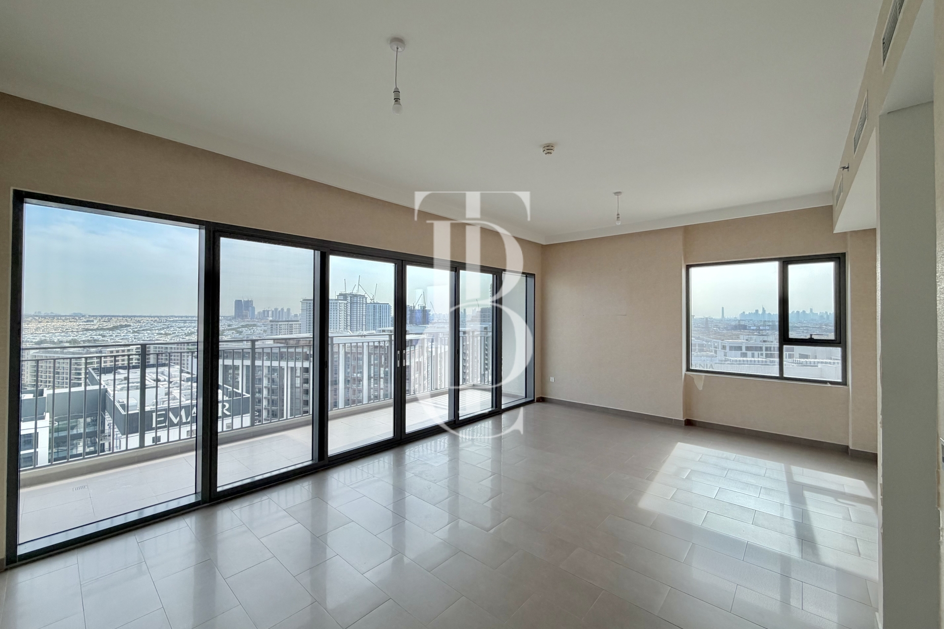 Corner Unit | Closed Kitchen | Great Price