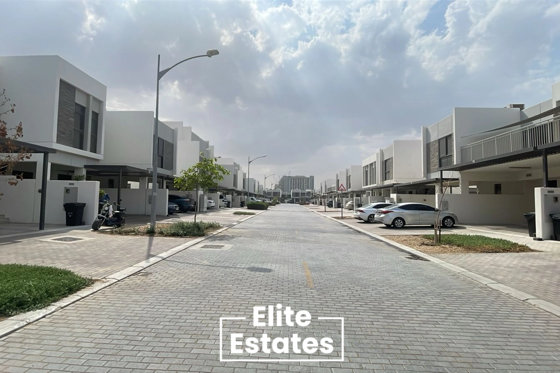 Single Row | Desert Facing | 3BR + Maid