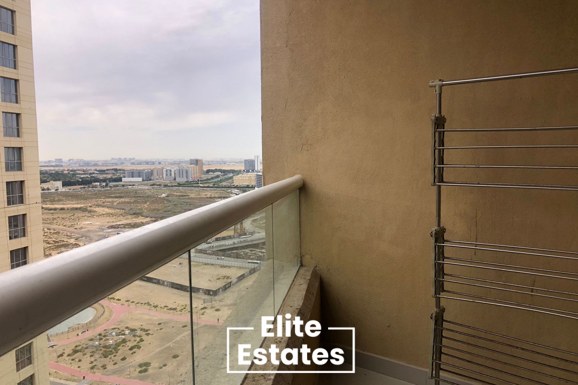 Bright Studio Apartment Ready to Move In