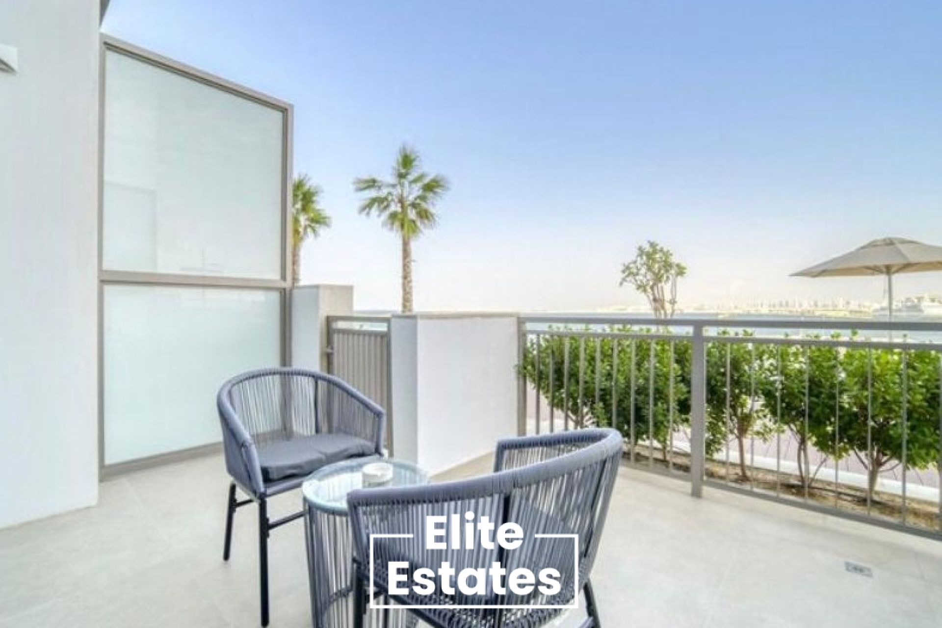 Spacious Balcony &amp; Direct Pool Access Apartment