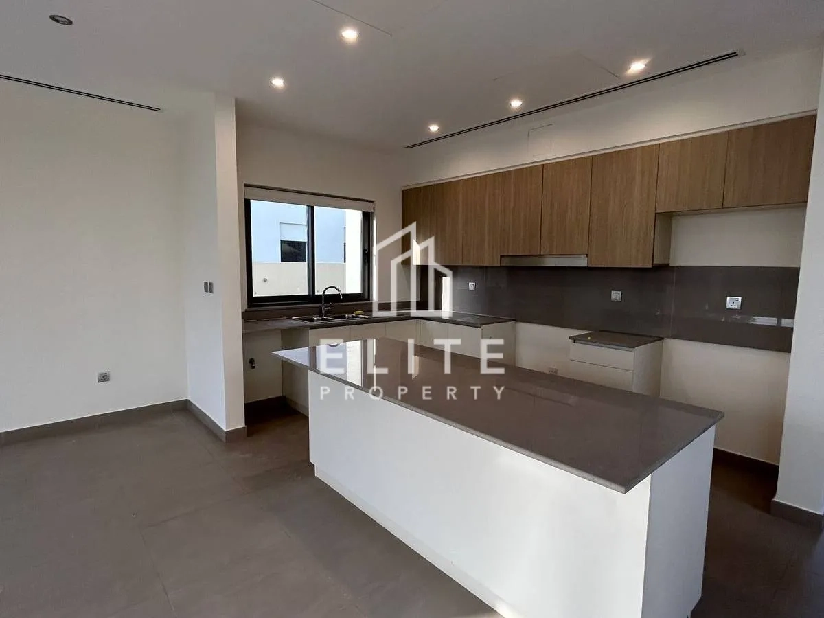Single Row | Greenbelt | Close to Pool and Park