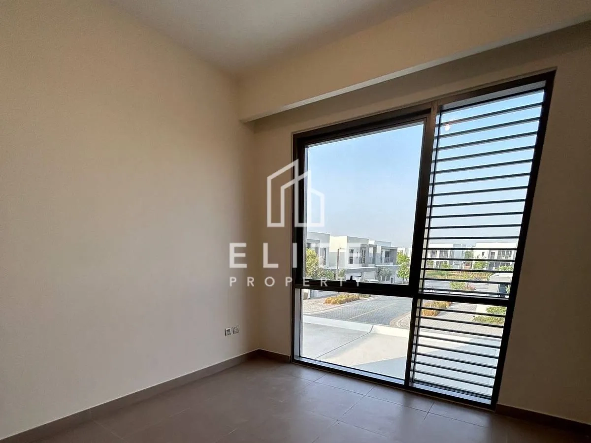 Single Row | Greenbelt | Close to Pool and Park