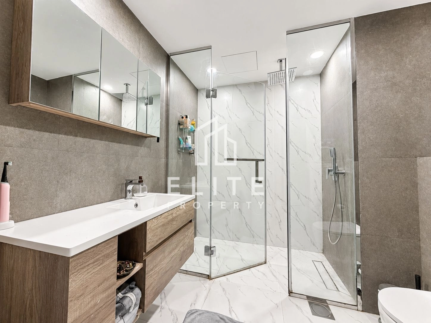 SPACIOUS LAYOUT, UPGRADED, FURNISHED / UNFURNISHED
