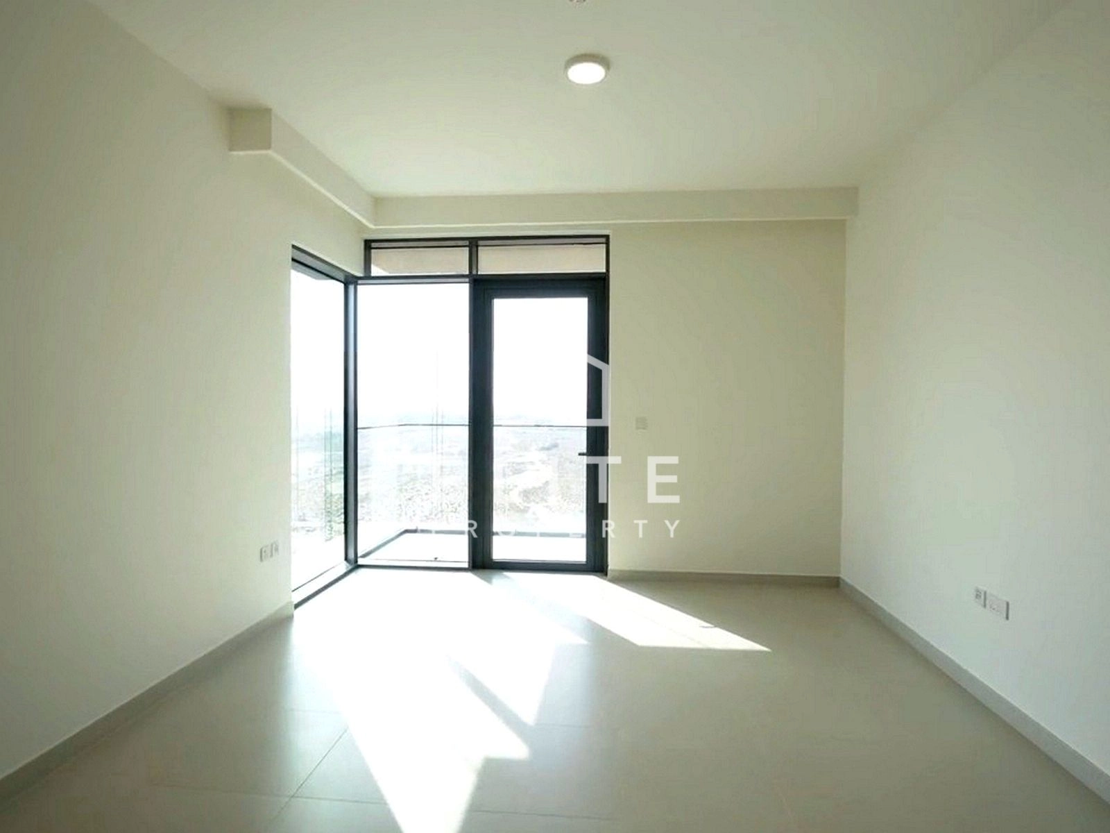 VACANT | AVAILABLE NOW | HIGH FLOOR